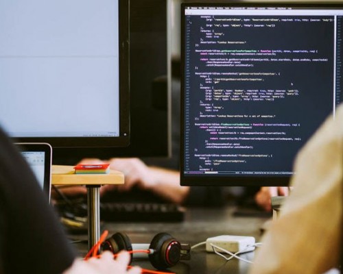 Öğretmensiz Eğitim Modeli Uygulanan Tamamen Ücretsiz 42 Yazılım Okulları Açıldı: Öğrencilere İş Garantisi Veriyor